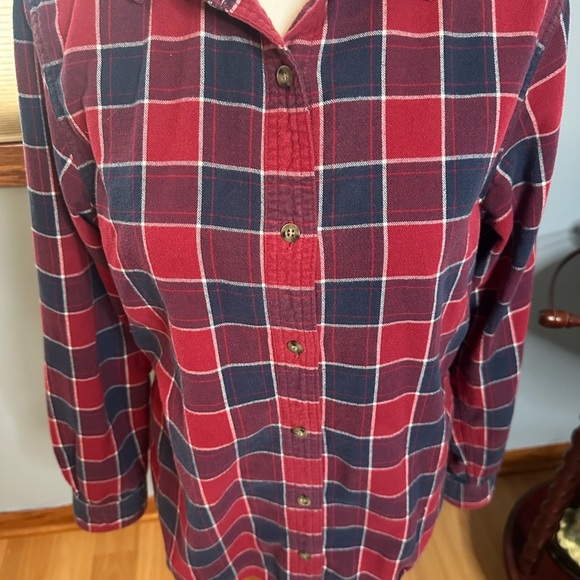 Cabela’s Women’s Size Medium Red Blue Flannel Cotton Button Up EUC - Picture 13 of 16
